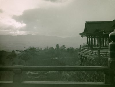 Templo Kiyomizu-dera em Quioto, cerca de 1900 - 1915 (fotografia) de Teijiro Takagi
