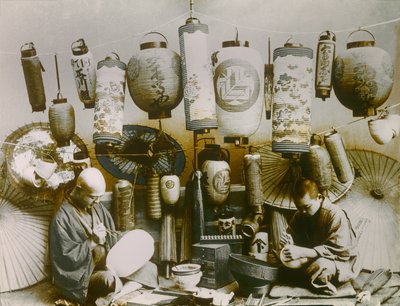 Retrato de um fabricante japonês de lanternas e guarda-sóis, cerca de 1900 - 1915 (fotografia) de Teijiro Takagi