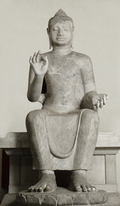 Buda Gigante, Escola Davaravati de Thai School