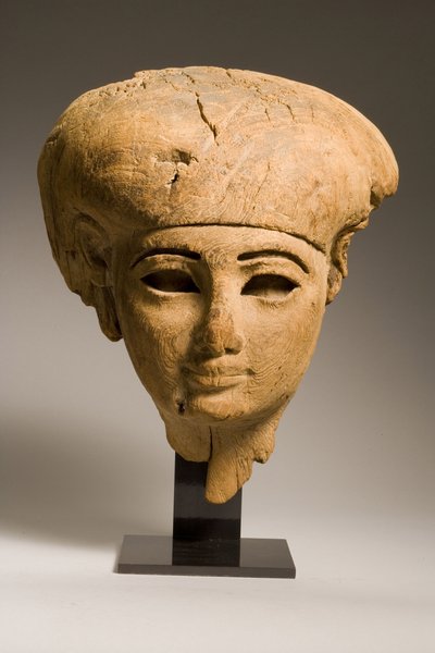 Máscara de múmia, no início do primeiro milênio aC (madeira) de Third Intermediate Period Egyptian