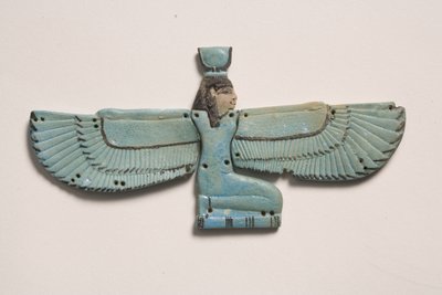 Peitoral da deusa alada Isis (faiança) de Third Intermediate Period Egyptian