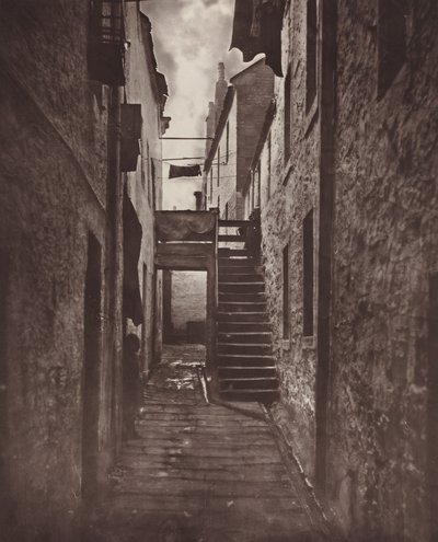 Placa 32: Close, No. 128 Saltmarket, 1868-1871, impresso em 1877. de Thomas Annan