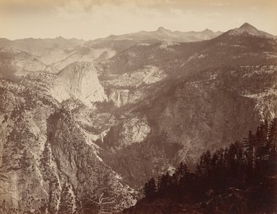 [Vale de Yosemite visto de cima] / [Yowiye e Piwyack. Queda Vernal e Nevada. Vale de Yosemite a partir de Glacier Point] de Thomas Houseworth and Company