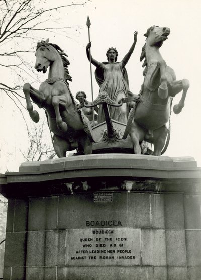 Boadicea e suas filhas, grupo de escultura de bronze, 1885 de Thomas Thornycroft