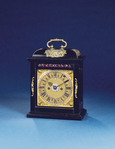 Queen Anne montou relógio de suporte impressionante com pull quarter repeat, nº 376, c.1705 (ébano e latão dourado) (ver também 867499-500) de Thomas Tompion
