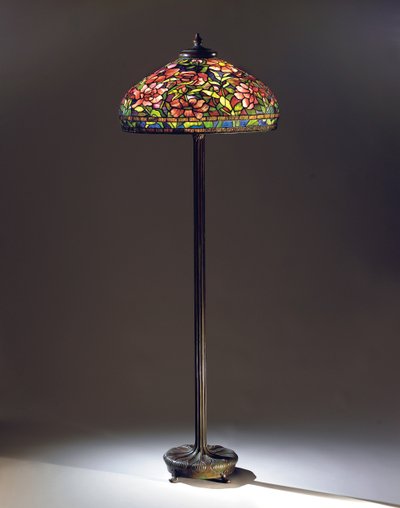 Lâmpada de assoalho peônia, c.1910 (vidro com chumbo e bronze) (ver também 2632436) de Tiffany and Company