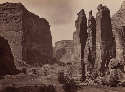 Cañon de Chelle. Paredes do Grand Cañon com cerca de 1200 pés de altura. de Timothy H. O