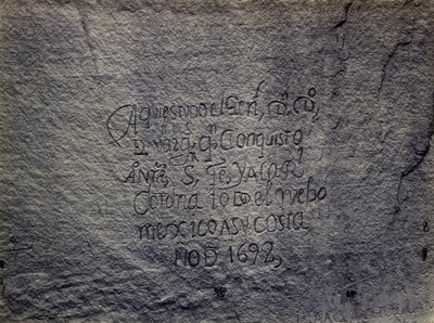 Registo histórico espanhol da conquista, lado sul da Pedra da Inscrição, Novo México de Timothy H. O