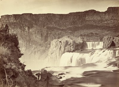 Cascatas de Shoshone, rio Snake, Idaho. Vista ao meio-dia. Paredes adjacentes com cerca de 1 000 pés de altura. de Timothy H. O
