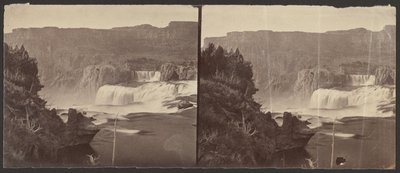 [Cascatas de Shosone, rio Snake, Idaho, vista ao meio-dia, paredes adjacentes com cerca de 1 000 pés de altura] de Timothy H. O