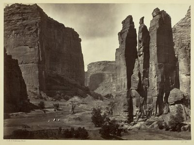 Cañon de Chelle, Paredes do Grand Cañon, cerca de 1.200 pés de altura, 1873 de Timothy OSullivan