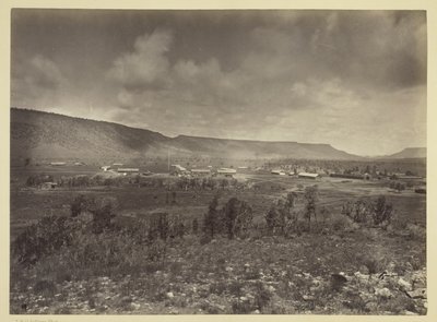 Vista distante de Camp Apache, Arizona de Timothy O