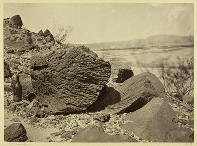 Rocha esculpida pela deriva de areia, abaixo da Rocha da Fortificação, Arizona de Timothy O