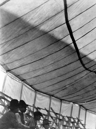 Tenda de Circo (Grande Circo Russo), Cidade do México, 1924 de Tina Modotti