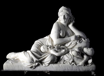 Medeia em matar seus filhos Escultura de mármore de Tommaso Solari (1820-1897) 1863. Dim. 60x80x38 cm Da coleção do Príncipe Odone di savoia. Genes, Galeria de Arte Moderna, inv. 744 de Tommaso Solari