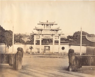 Arco Triunfal, Foochow, ca. 1869. de Tung Hing.