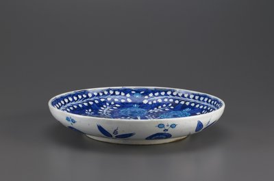 Prato, Iznik, dinastia otomana, 1530s, (ceramic) de Turkish School