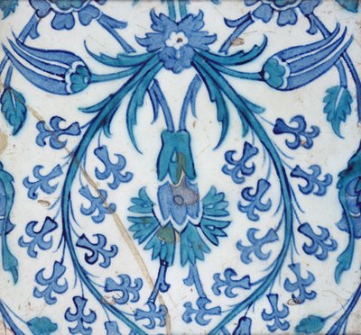 Telha Isnik com desenho floral (louça de barro com underglaze colorido) de Turkish School