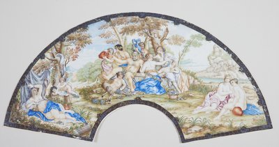 Folha em forma de leque. No centro Pan com ninfas e a criança Baco (?) por uma perse, t.h. e v. figuras femininas em repouso de Ubekendt
