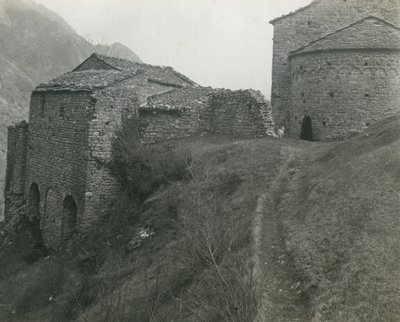Abadia de San Pietro al Monte, Civate, Lombardia, Itália, fotografia de Ugo Monneret de Villard, cerca de 1910 de Ugo Monneret de Villard