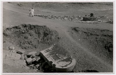 Fragmentos de estela, Axum, Etiópia, fotografia de Ugo Monneret de Villard de Ugo Monneret de Villard