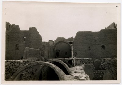 Grande torre de menagem (qasr) do Mosteiro de São Simeão, Assuão, Egito, fotografia de Ugo Monneret de Villard de Ugo Monneret de Villard