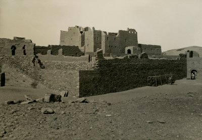 Mosteiro de São Simeão, visto de sudeste, Assuão, Egito, fotografia de Ugo Monneret de Villard de Ugo Monneret de Villard