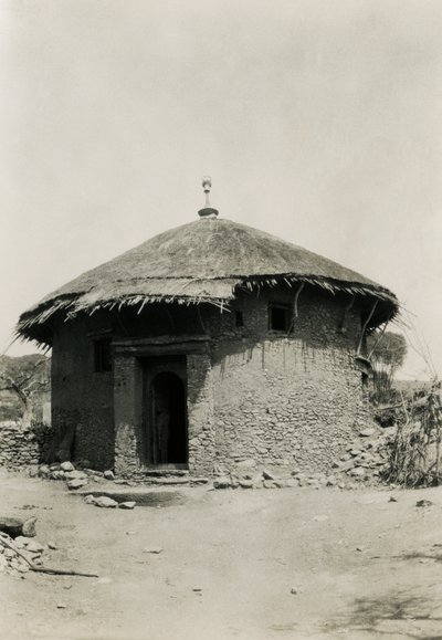 Cabana redonda com telhado de colmo, Axum, Etiópia, fotografia de Ugo Monneret de Villard de Ugo Monneret de Villard
