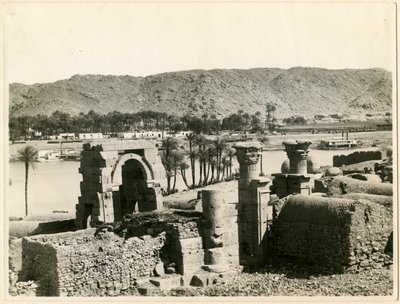 Templo de Osíris, antes da sua restauração, ilha de Bigeh, Egito, fotografia de Ugo Monneret de Villard de Ugo Monneret de Villard