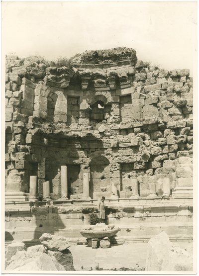 O ninfeu, cidade greco-romana de Gerasa (atual Jerash), fotografia de Ugo Monneret de Villard, cerca de 1930 de Ugo Monneret de Villard