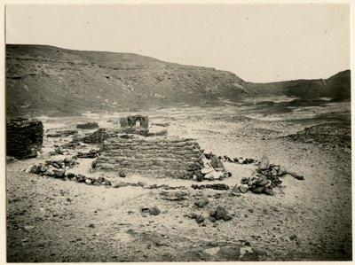 Túmulo na necrópole do sul, Qasr Ibrim, Egito, fotografia de Ugo Monneret de Villard de Ugo Monneret de Villard
