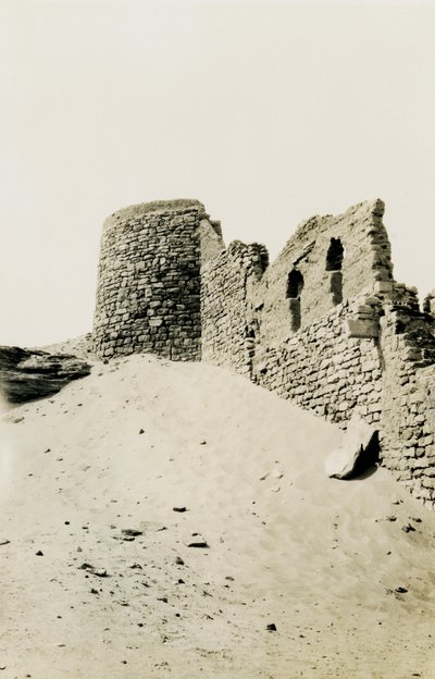 Torre do Mosteiro de São Simeão, Assuão, Egito, fotografia de Ugo Monneret de Villard de Ugo Monneret de Villard