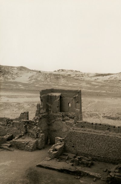 Torre ocidental do Mosteiro de São Simeão, Assuão, Egito, fotografia de Ugo Monneret de Villard de Ugo Monneret de Villard