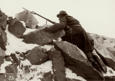 Sentry duty em Adamello durante a Primeira Guerra Mundial (foto p/b) de Ugo Ojetti