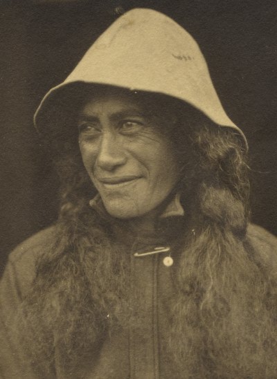 Retrato, Tauranga, c.1930 (impressão em gelatina de prata) de Una Garlick