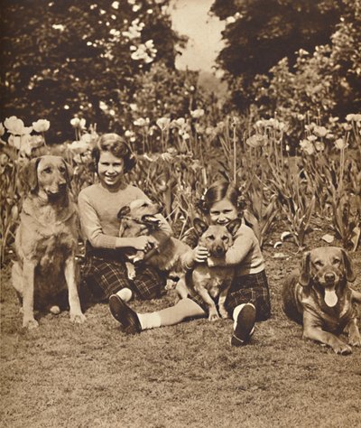-E amigas, princesas Elizabeth e Mary no Royal Lodge, Windsor, c1936 1937 de Unbekannt