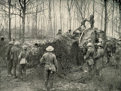 Um navio que trazia sob camuflagem uma arma naval alemã de 5,9, 1919. de Unbekannt