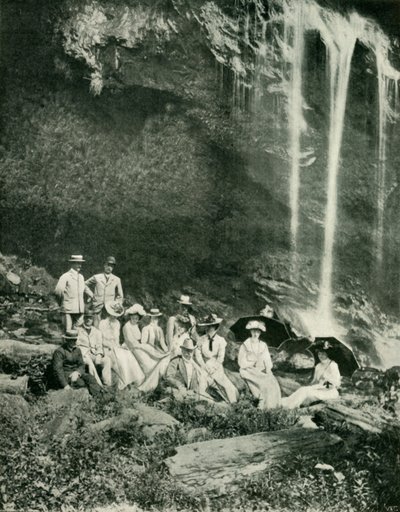 Uma festa de piquenique em Maracas Falls, Trinidad, com Sir A. Moloney e Party, 1902. de Unbekannt