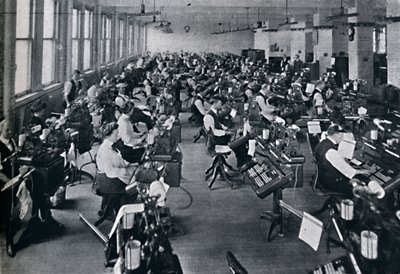 Uma visão da maior bateria de máquinas de composição do mundo, 1916 de Unbekannt