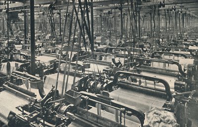 Um galpão de tecelagem, c1917 de Unbekannt