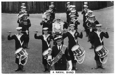 Uma banda naval do estabelecimento da costa do HMS Vernon em Portsmouth, 1937 de Unbekannt