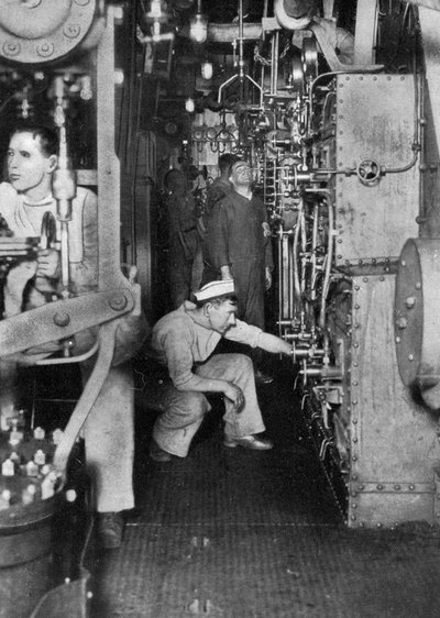Uma caldeira de navios de guerra, Primeira Guerra Mundial, 1914-1918, c1920 de Unbekannt