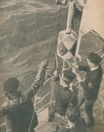 A bordo de um caça-minas britânico, 1945 de Unbekannt
