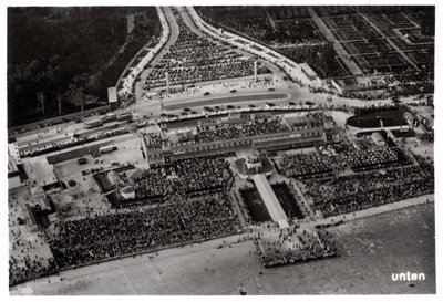 Vista aérea do aeroporto de Berlim Tempelhof, Alemanha, de um Zeppelin, c1931 1933 de Unbekannt