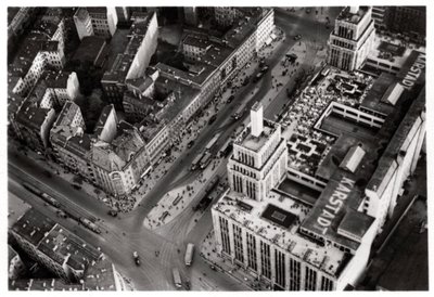 Vista aérea de Hermannplatz, Berlin Neukoelln, Alemanha, de um Zeppelin, c1931 1933 de Unbekannt