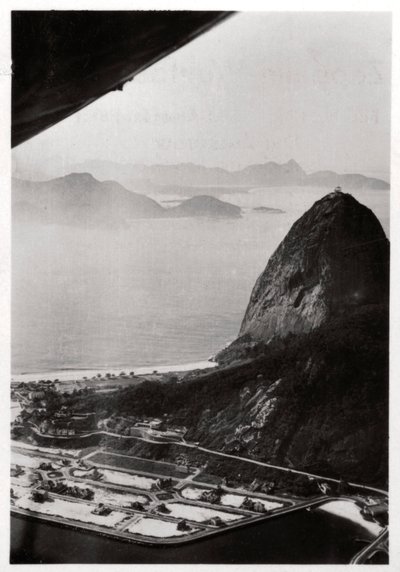 Vista aérea do Pão de Açúcar, Rio de Janeiro, Brasil, de um Zeppelin, 1930 1933 de Unbekannt