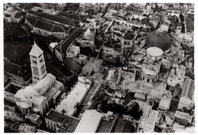 Vista aérea da Igreja do Santo Sepulcro, Jerusalém, Palestina, de um Zeppelin, 1931 1933 de Unbekannt
