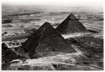 Vista aérea das pirâmides de Gizé, Egito, de um Zeppelin, 1931 1933 de Unbekannt