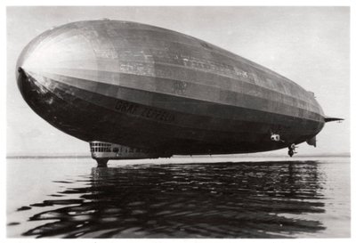 Dirigível LZ127 Graf Zeppelin pousando no Lago Constança, Alemanha, 1933 de Unbekannt