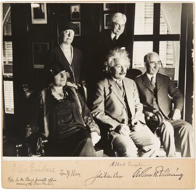 Albert e Elsa Einstein, John e Lora Baer e Arthur H. Fleming, Pasadena, 1 de janeiro de 1931, 1931. de Unbekannt
